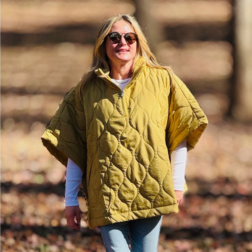 On the Go Cape w/pockets & snap sides Quilted Puffer Jacket in Chartreuse